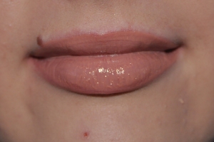 kylie cosmetics so cute lip gloss